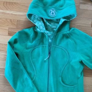 Reversible Lululemon green sweater with designs